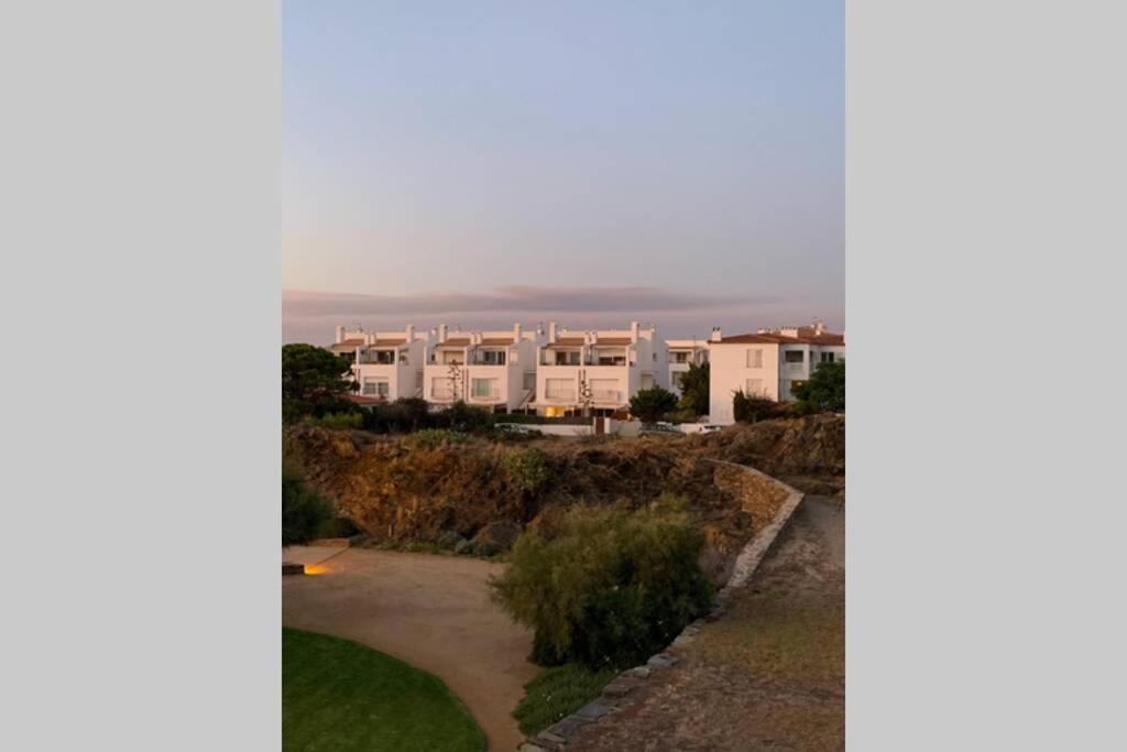 Beachfront Duplex With Terrace And Sea Views - Cadaques Exterior photo