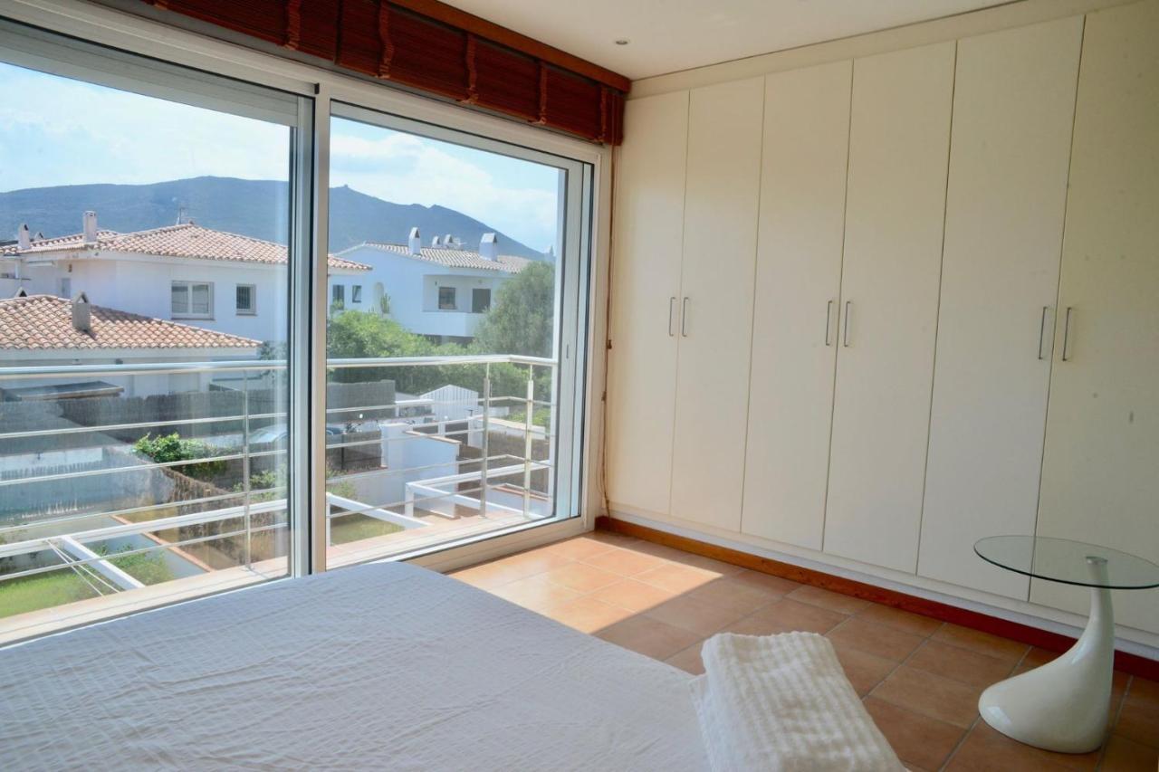 Beachfront Duplex With Terrace And Sea Views - Cadaques Exterior photo
