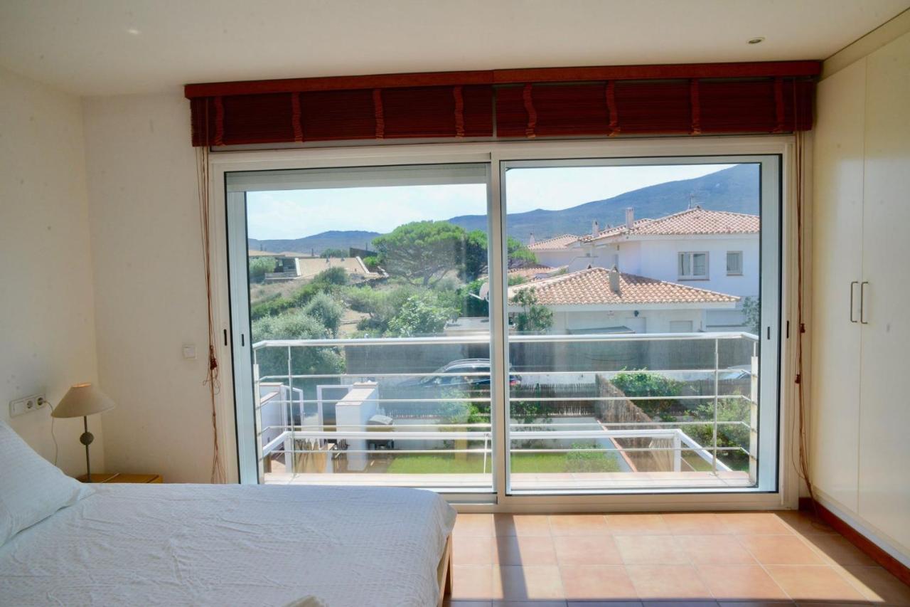 Beachfront Duplex With Terrace And Sea Views - Cadaques Exterior photo