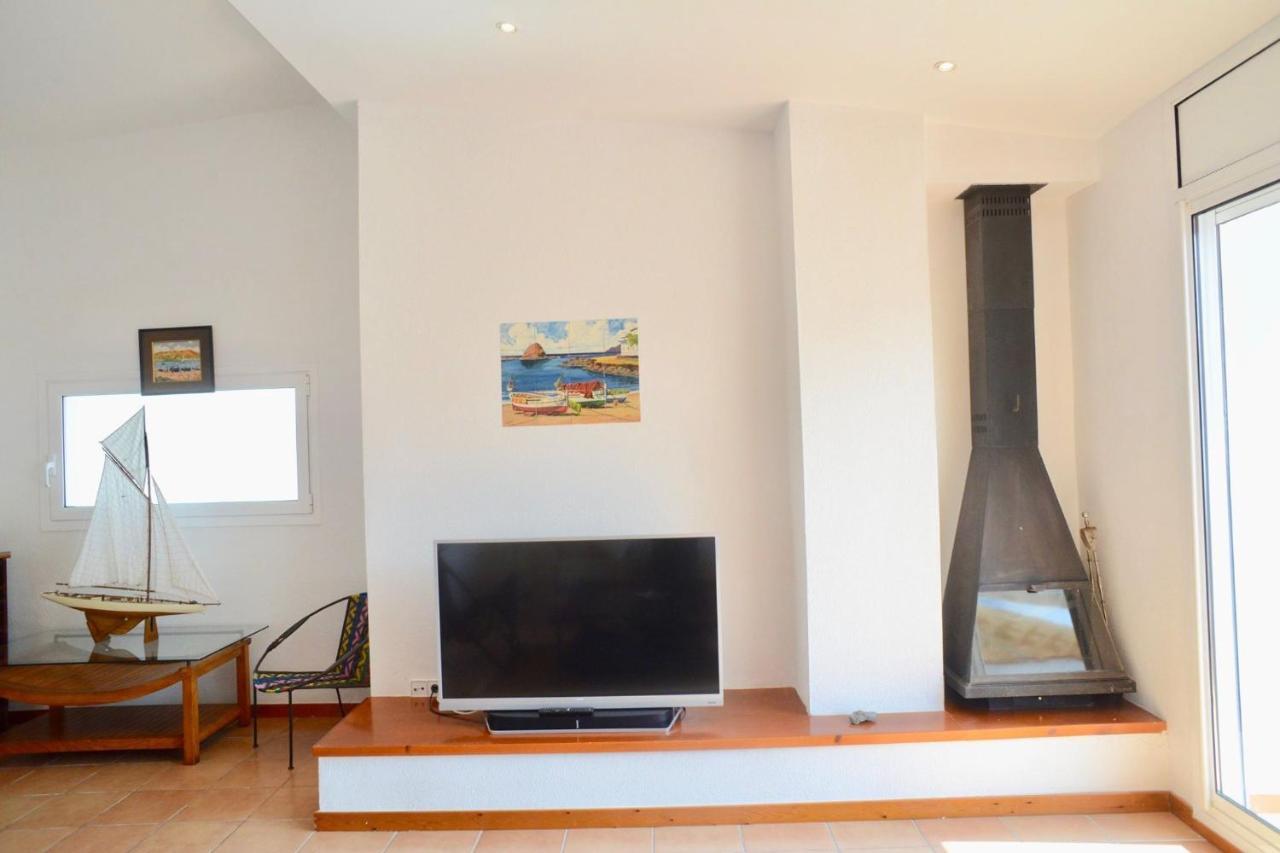 Beachfront Duplex With Terrace And Sea Views - Cadaques Exterior photo