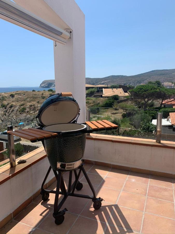 Beachfront Duplex With Terrace And Sea Views - Cadaques Exterior photo